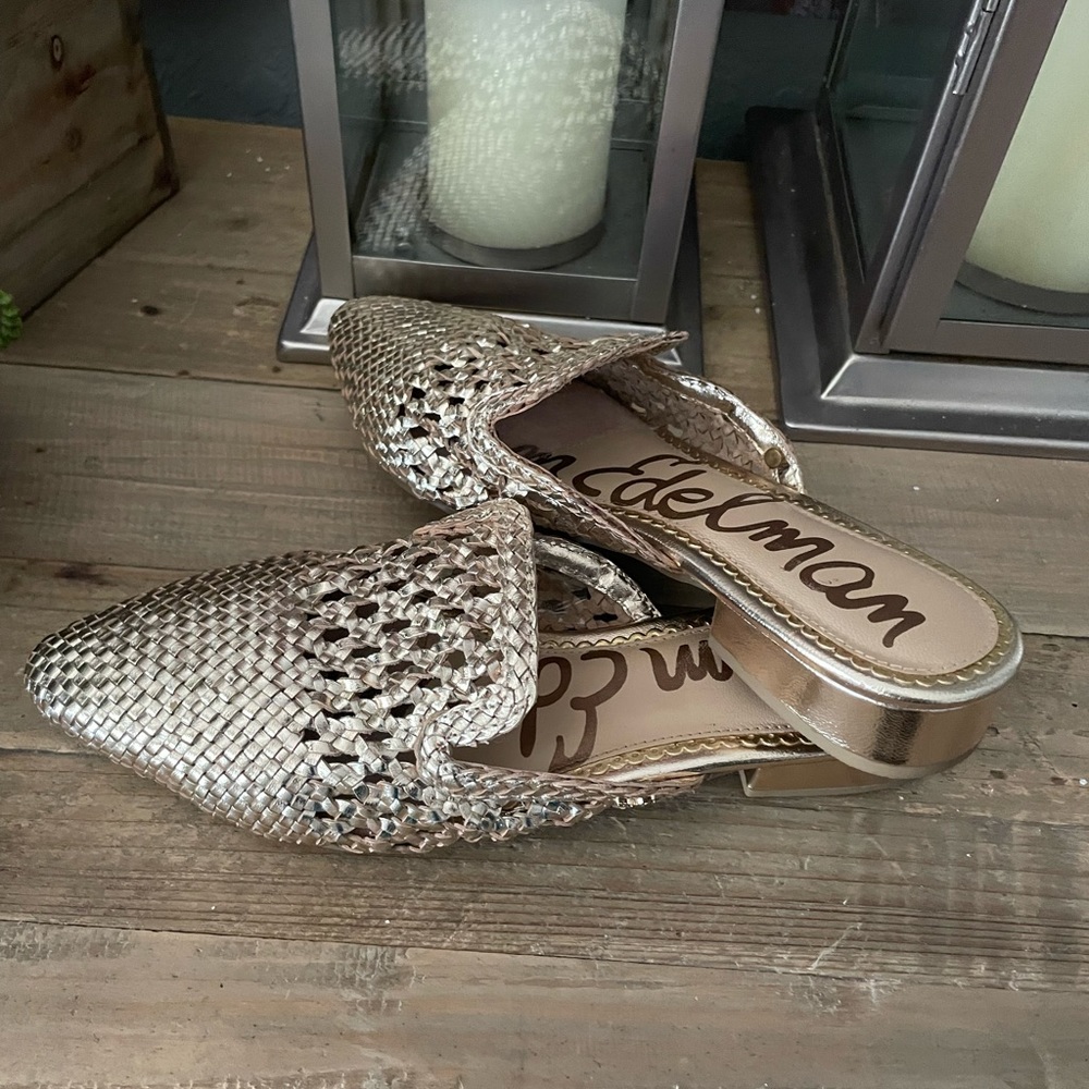 Sam Edelman gold flat sandals NEW never used size 8